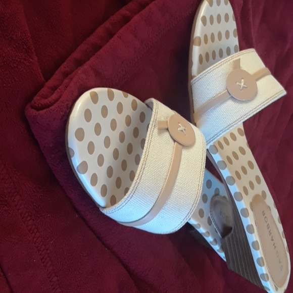 Sag Harbor slip on Sandals - Picture 2 of 4